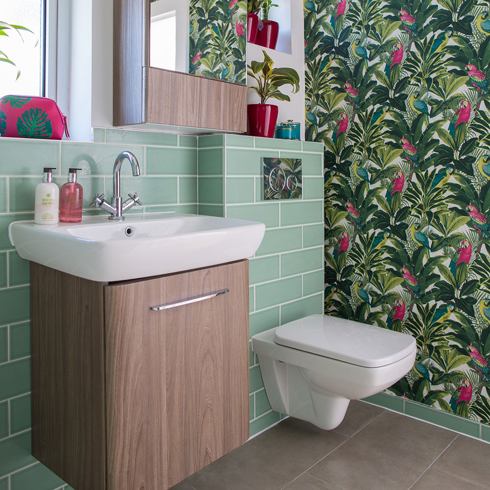 23 Striking Bathroom Wallpaper Ideas for Your Retreat