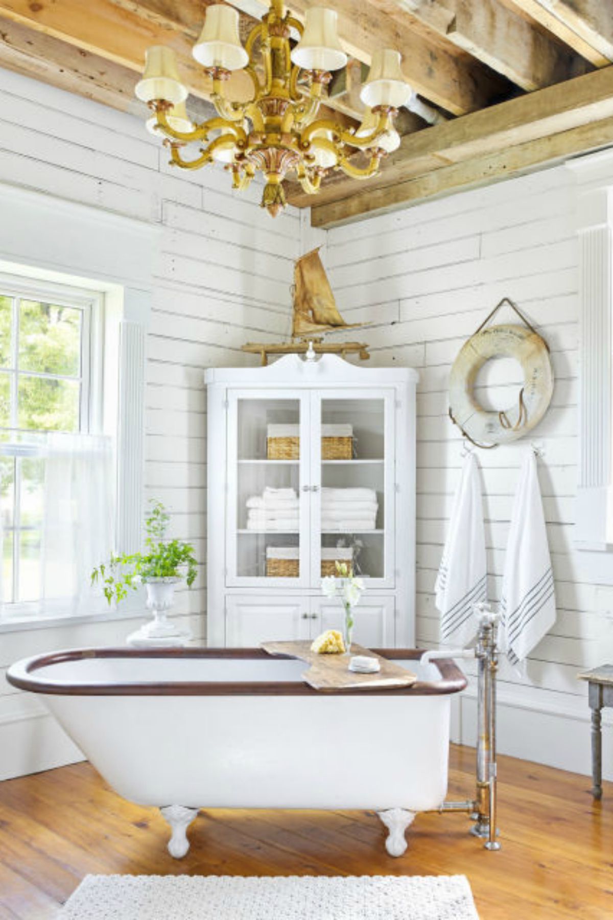 22 White Bathroom Ideas That Will Leave You Enthralled